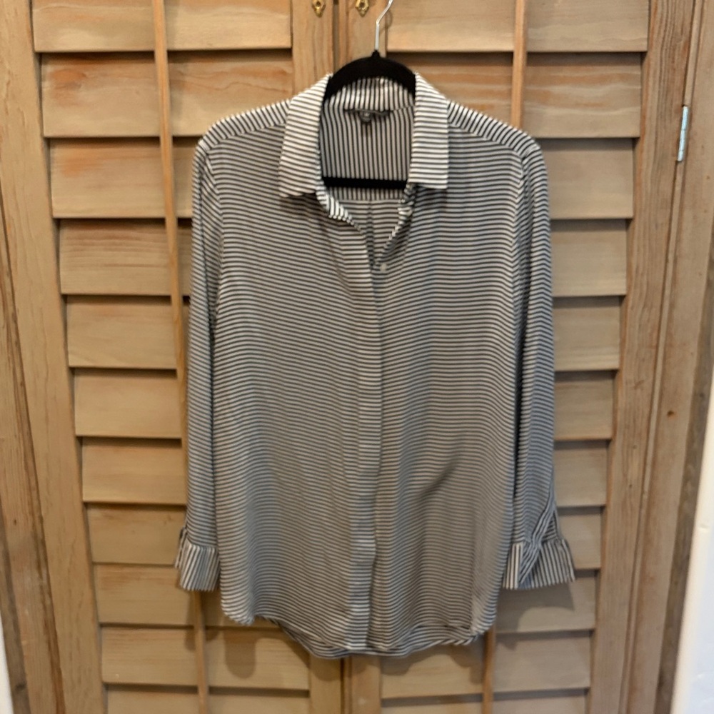 Banana Republic Black & White Striped 93% silk 7% spandex Blouse